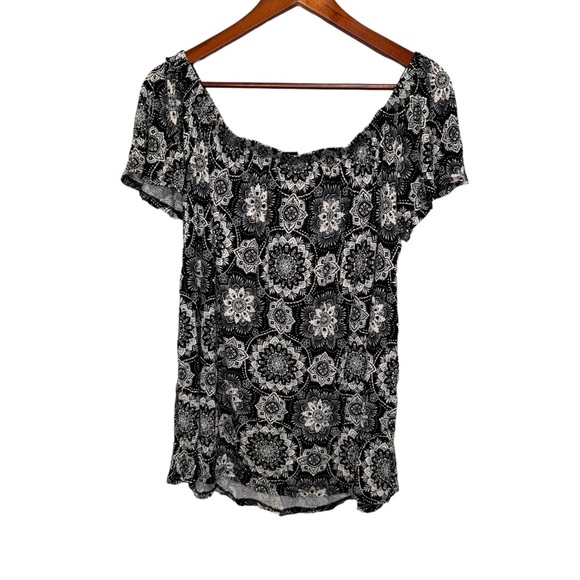 Torrid Medallion Print Off Shoulder Top Size 1x - Picture 3 of 7